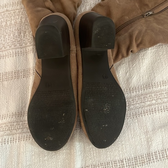 Pre Loved Soft Brown Heeled High Zipper Side Closure Boots🍂 - Picture 2 of 6